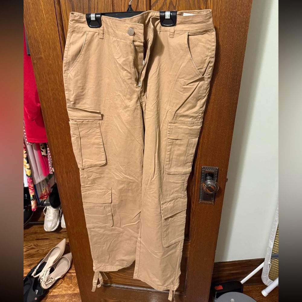 Women’s Tan Cargo Pants